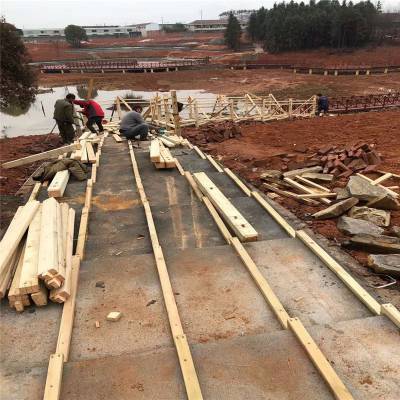 防腐木棧道 連接酉陽、秀山與公園景區的自然之橋
